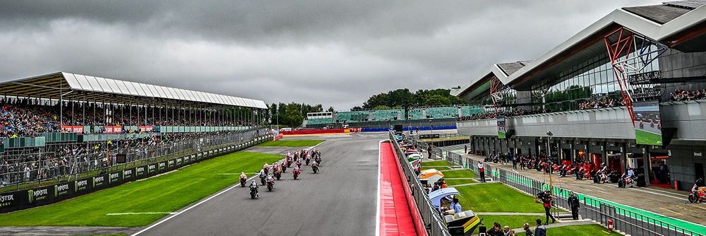 Топ-5 неймовірних MotoGP гонок у Сільверстоуні: драма, історія і швидкість